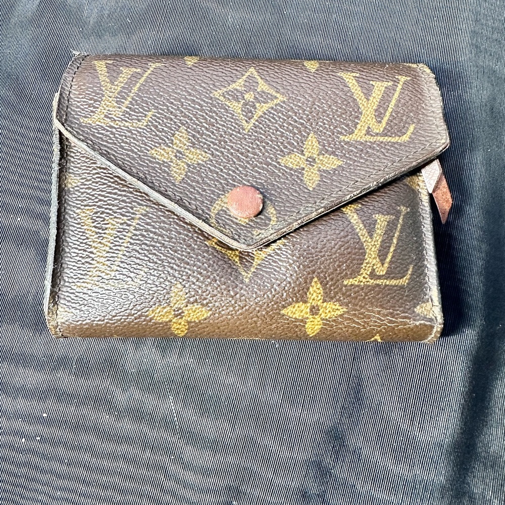 LOUIS VUITTON VICTORINE TRIFOLD WALLET